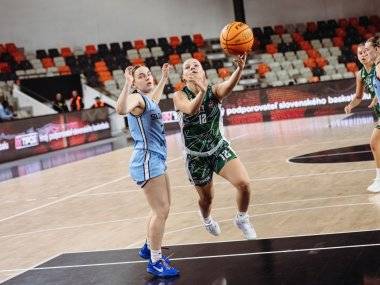 ŠBK Šamorín nestačil na Slovan, Tilda Slamová však predviedla dva parádne koše so sirénou ŠBK Šamorín nestačil na Slovan, Tilda Slamová však predviedla dva parádne koše so sirénou