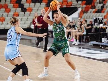 ŠBK Šamorín nestačil na Slovan, Tilda Slamová však predviedla dva parádne koše so sirénou ŠBK Šamorín nestačil na Slovan, Tilda Slamová však predviedla dva parádne koše so sirénou