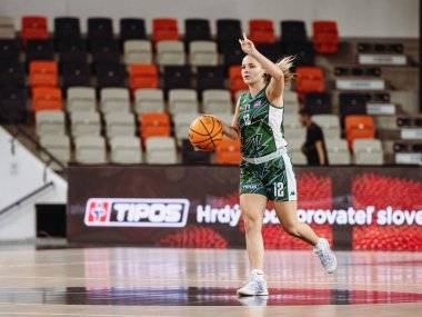 ŠBK Šamorín nestačil na Slovan, Tilda Slamová však predviedla dva parádne koše so sirénou ŠBK Šamorín nestačil na Slovan, Tilda Slamová však predviedla dva parádne koše so sirénou