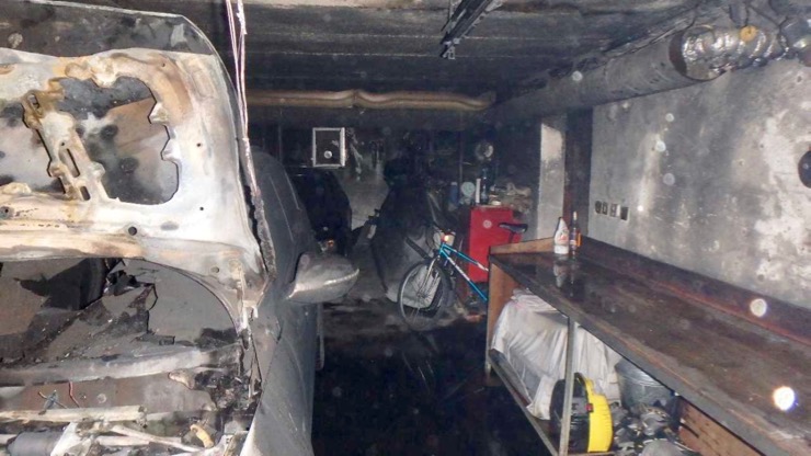 Požiar auta D. Lužná 03