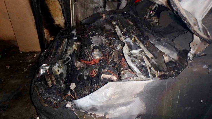 Požiar auta D. Lužná 04