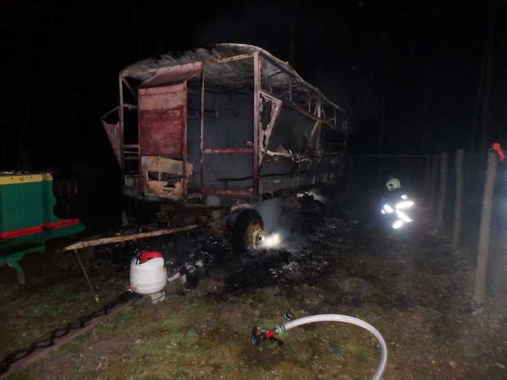 poziar_vcelarskeho_voza_03