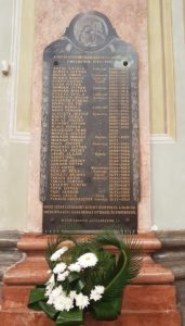 samorinprevsetkych_den-veteranov_kvety-171x300